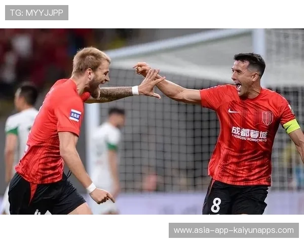 成都蓉城悄然签下五大联赛中场，新赛季阵容野心暴涨