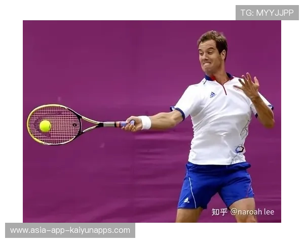 网球正手暴抽观众尖叫：激情与力量的完美华章